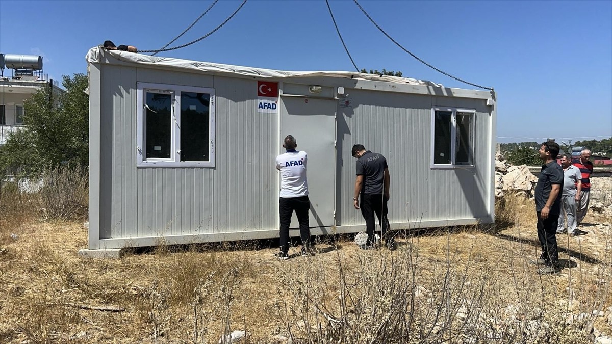 Mersin'in Silifke ilçesinde 13 Ağustos'ta çıkan orman yangınında evleri zarar görenler için yaşam...