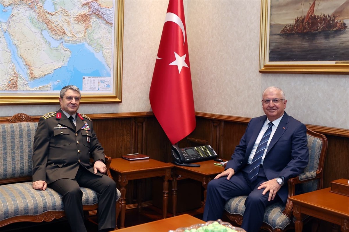 Milli Savunma Bakanı Yaşar Güler, Genelkurmay Başkanı Orgeneral Selçuk Bayraktaroğlu'nu kabul...