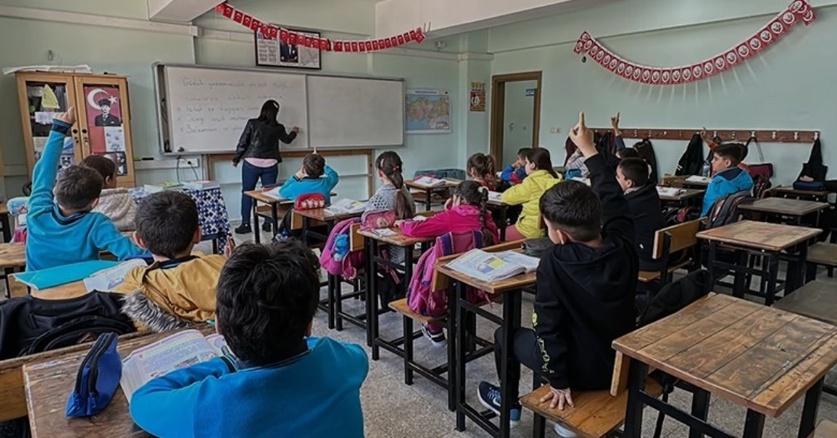 Milyonların merakla beklediği takvim açıklandı: 2025-2026 okullar ne zaman açılacak, ara tatiller hangi tarihte?