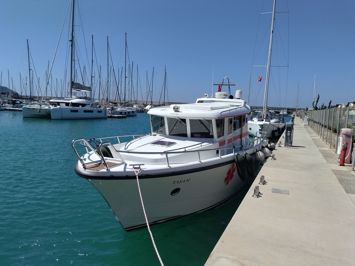 Muğla'da dalış sırasında vurgun yiyen dalgıç, İzmir'de tedaviye alındı.