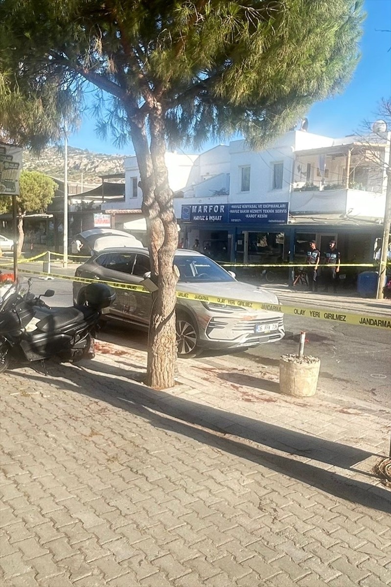 Muğla'nın Bodrum ilçesinde, yol verme tartışması nedeniyle çıkan silahlı kavgada 1'i ağır 3 kişi...