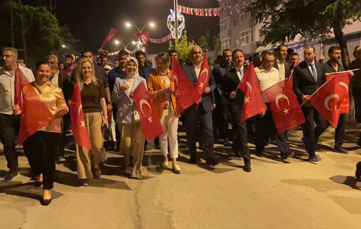 Muş'un Malazgirt ilçesinde, Malazgirt Zaferi'nin 954. yıl dönümü etkinlikleri kapsamında fener...