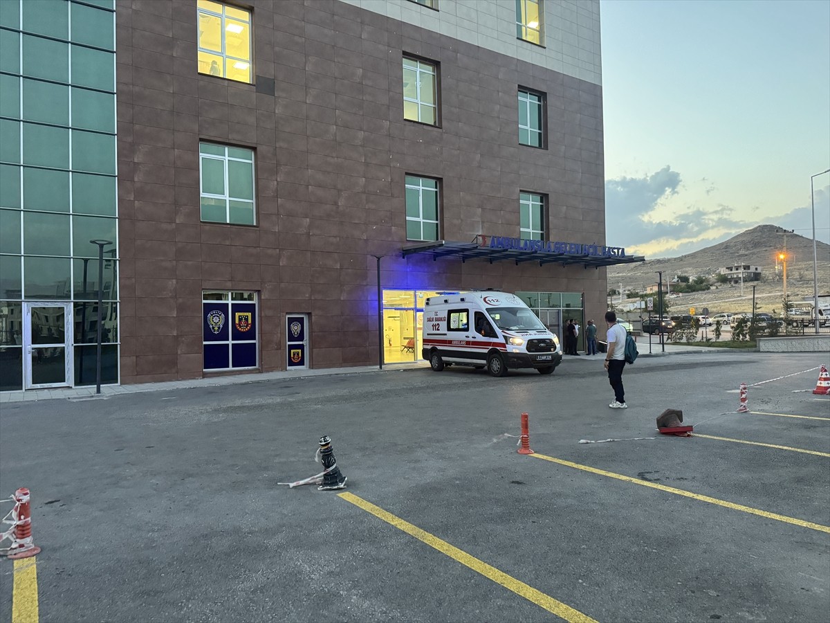 Niğde'de bir iş yerine düzenlenen silahlı saldırıda 8 yaşındaki çocuk yaralandı. Yaralanan M.E.A...