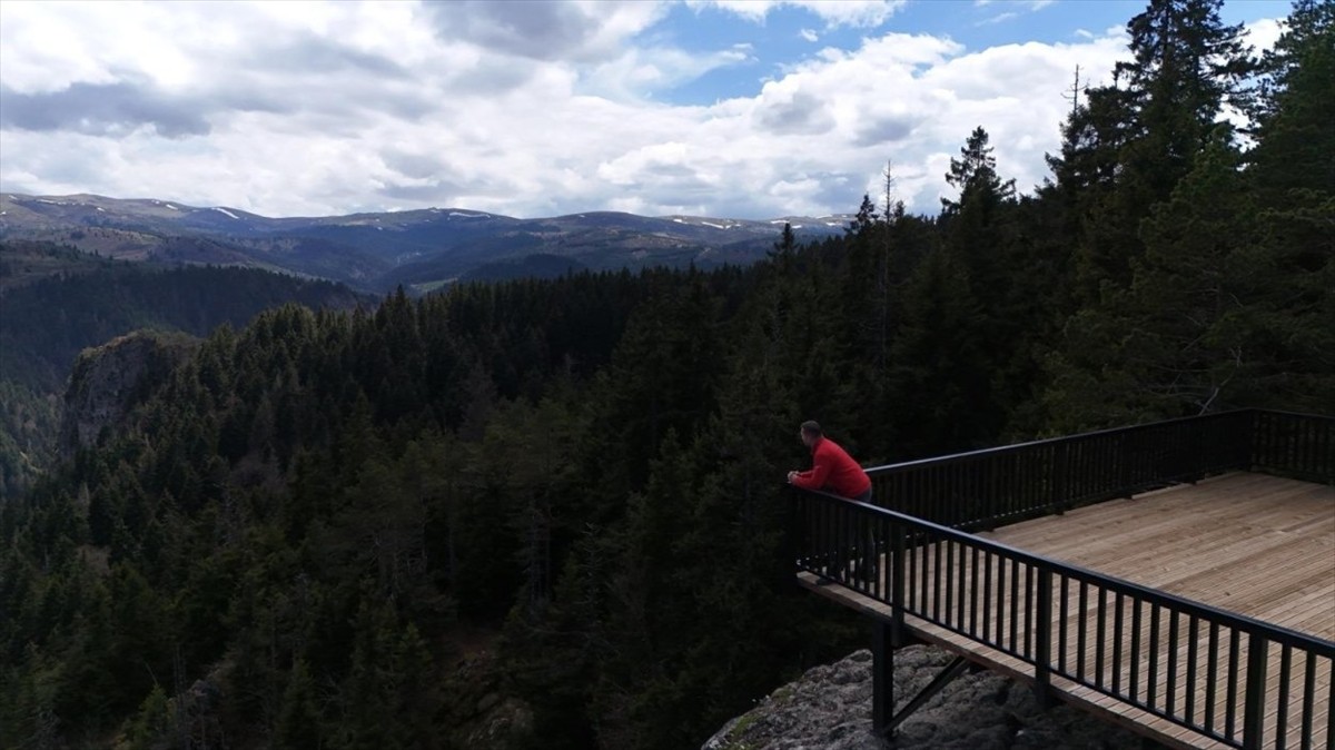 Ordu'nun 1500 rakımlı Çambaşı Yaylası'nda, yörede "Ablak Taşı" olarak bilinen kayalık üzerine inşa...