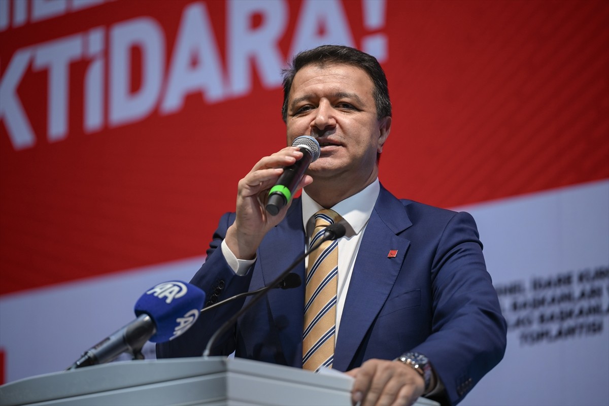 Saadet Partisi Genel Başkanı Mahmut Arıkan, Ankara'da bir otelde partisinin Genel İdare Kurulu, İl...