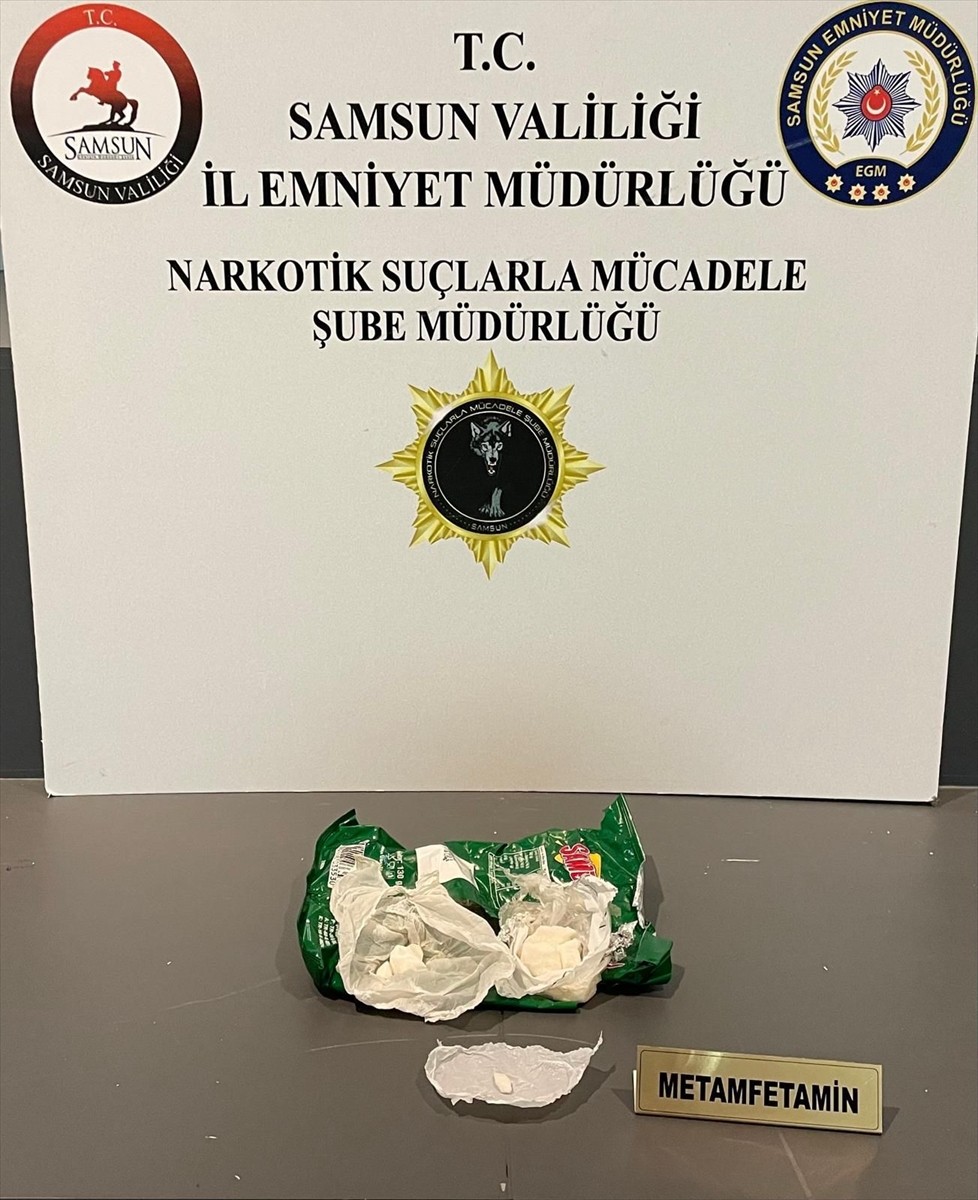 Samsun'da gitar çantası içerisindeki cips paketine gizlenmiş sentetik uyuşturucu ele geçirildi, 2...