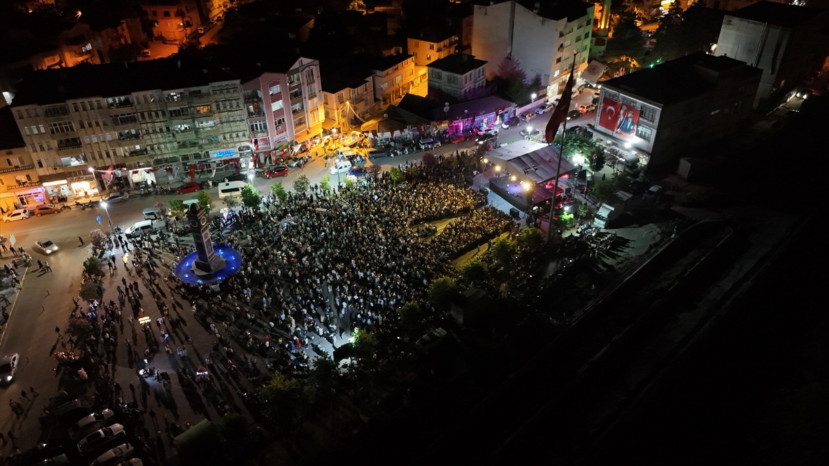  Samsun'un Alaçam ilçesinde düzenlenen yaz festivali kapsamında şarkıcı Öykü Gürman konser...