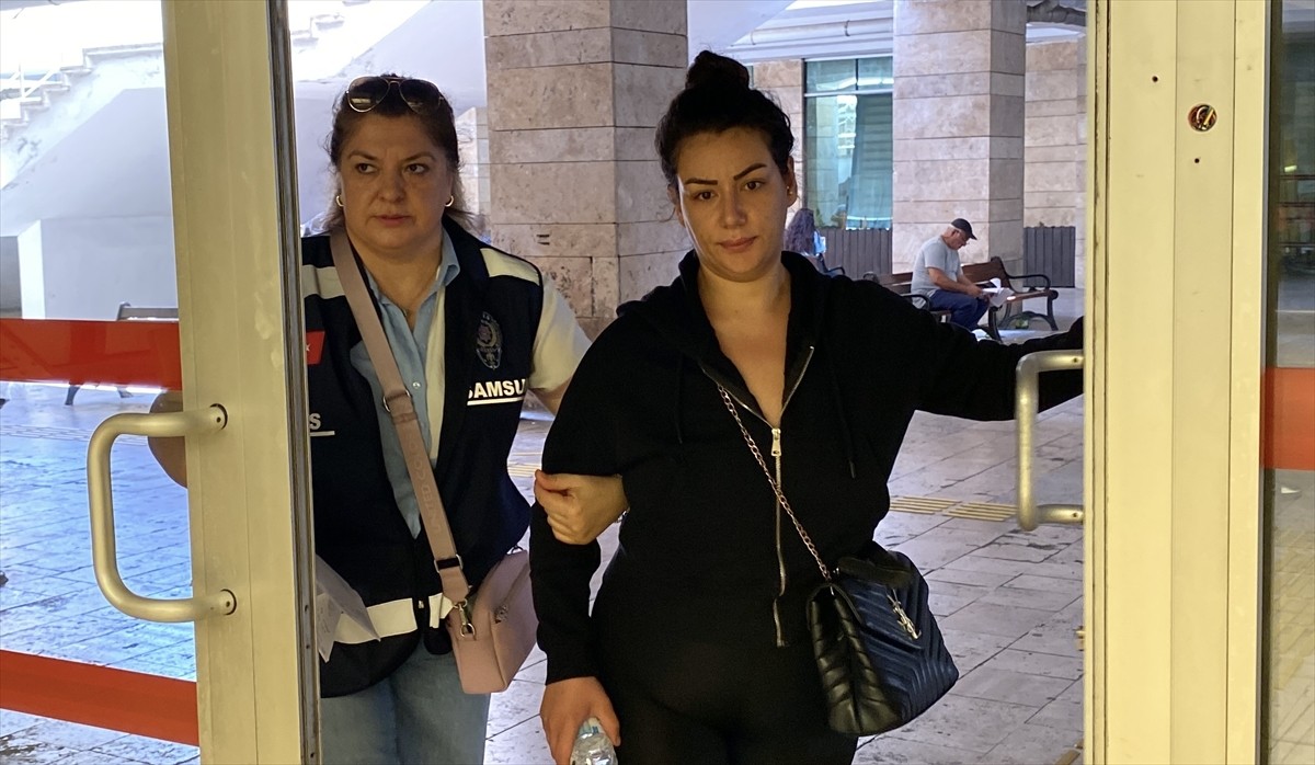 Samsun'un Atakum ilçesinde evde çıkan tartışmada birbirlerini yaralayan kadın ile erkek arkadaşı...