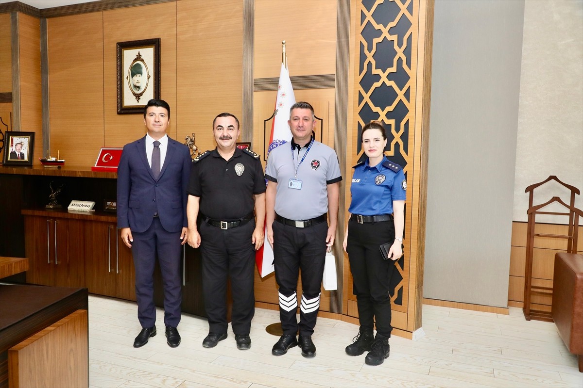 Samsun'un İlkadım ilçesinde, bankada tavırlarından şüphelendiği yaşlı adamın 780 bin lira...