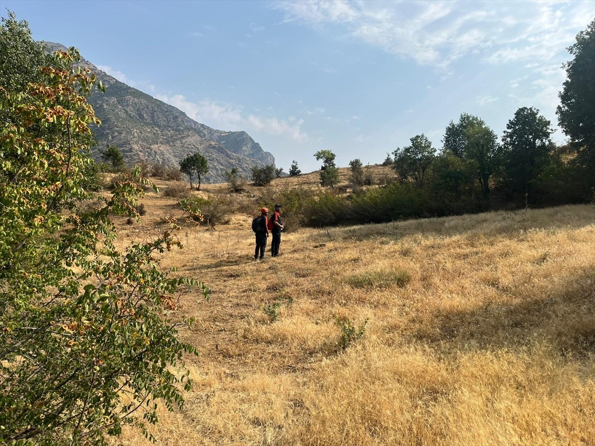 Siirt'in Şirvan ilçesinde kaybolduğu bildirilen zihinsel engelli kişiyi arama çalışması...