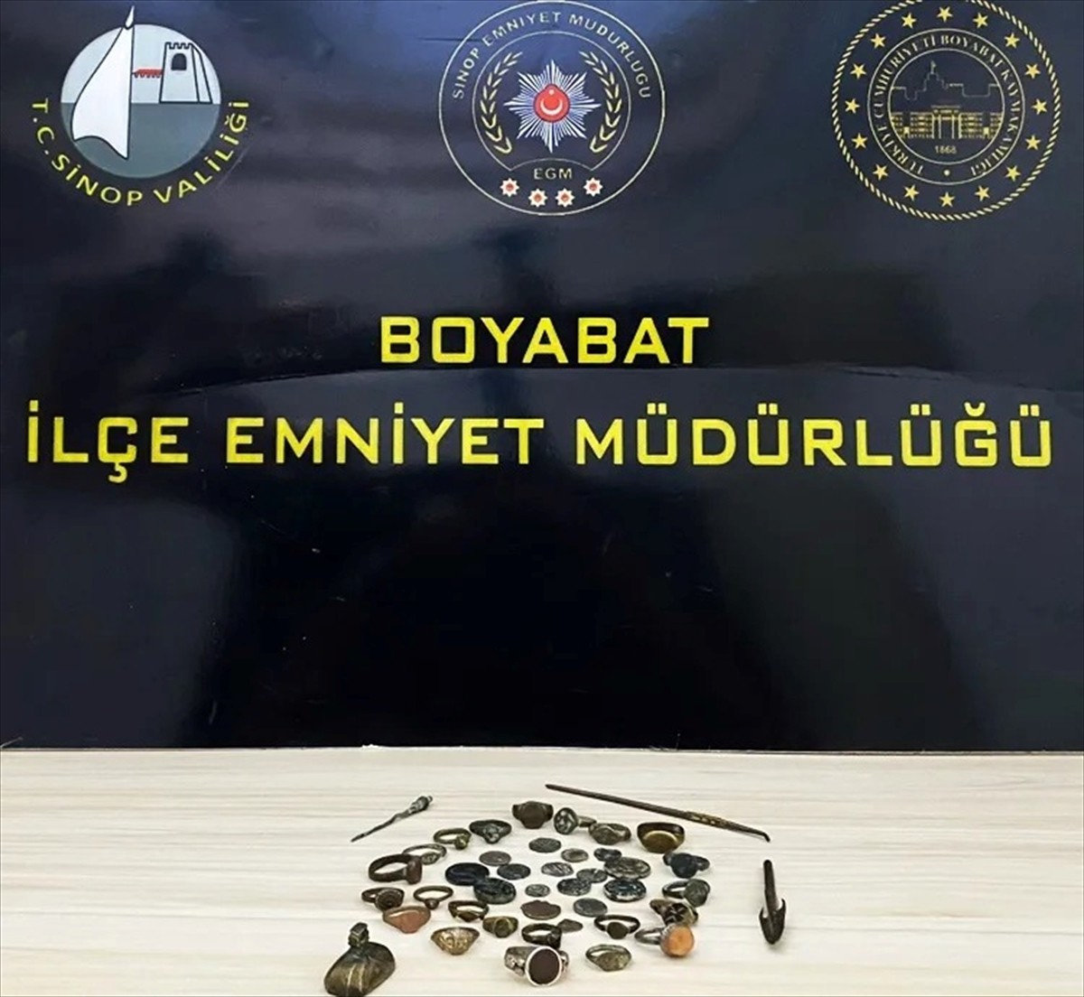 Sinop'un Boyabat ilçesinde tarihi eser kaçakçılığı operasyonu düzenlendi. Operasyonda, 16 sikke...