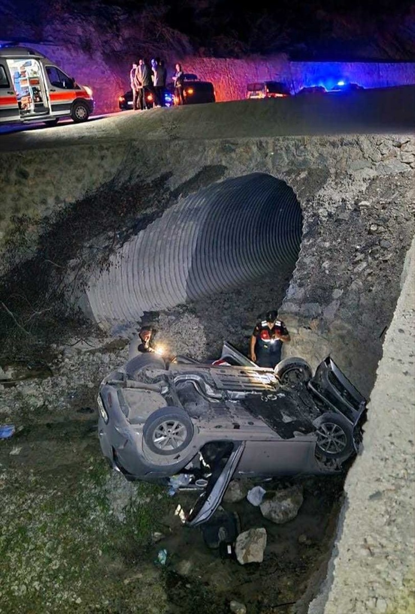 Sinop'un Türkeli ilçesinde otomobilin dereye devrilmesi sonucu 5 kişi yaralandı. Kaza yerine...