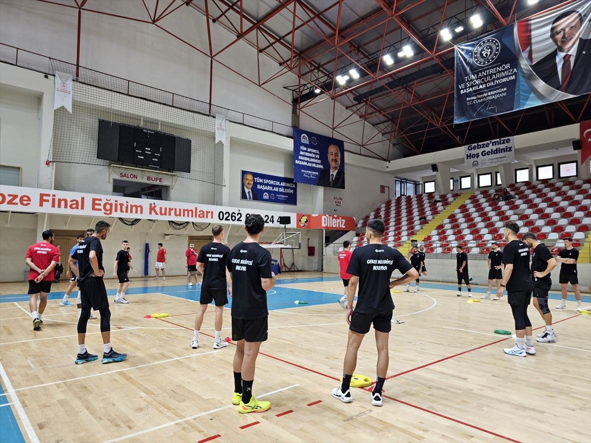 SMS Grup Efeler Ligi'nin yeni takımlarından Gebze Belediyespor, 2025-2026 sezonu hazırlıklarına...