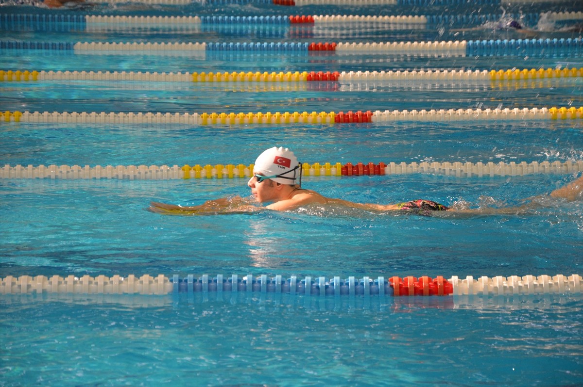 Tayland'da düzenlenecek Virtus Dünya Yüzme Şampiyonası'nda Türkiye'yi temsil edecek milli...