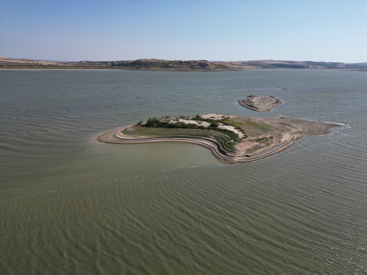 Tekirdağ'da sulama ve içme suyu ihtiyacının karşılandığı Karaiğdemir Barajı'nın su seviyesi yüzde...