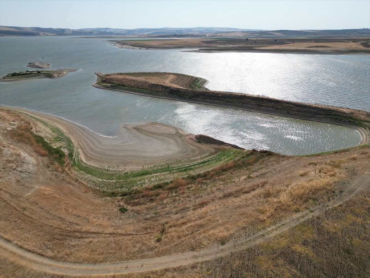 Tekirdağ'da sulama ve içme suyu ihtiyacının karşılandığı Karaiğdemir Barajı'nın su seviyesi yüzde...