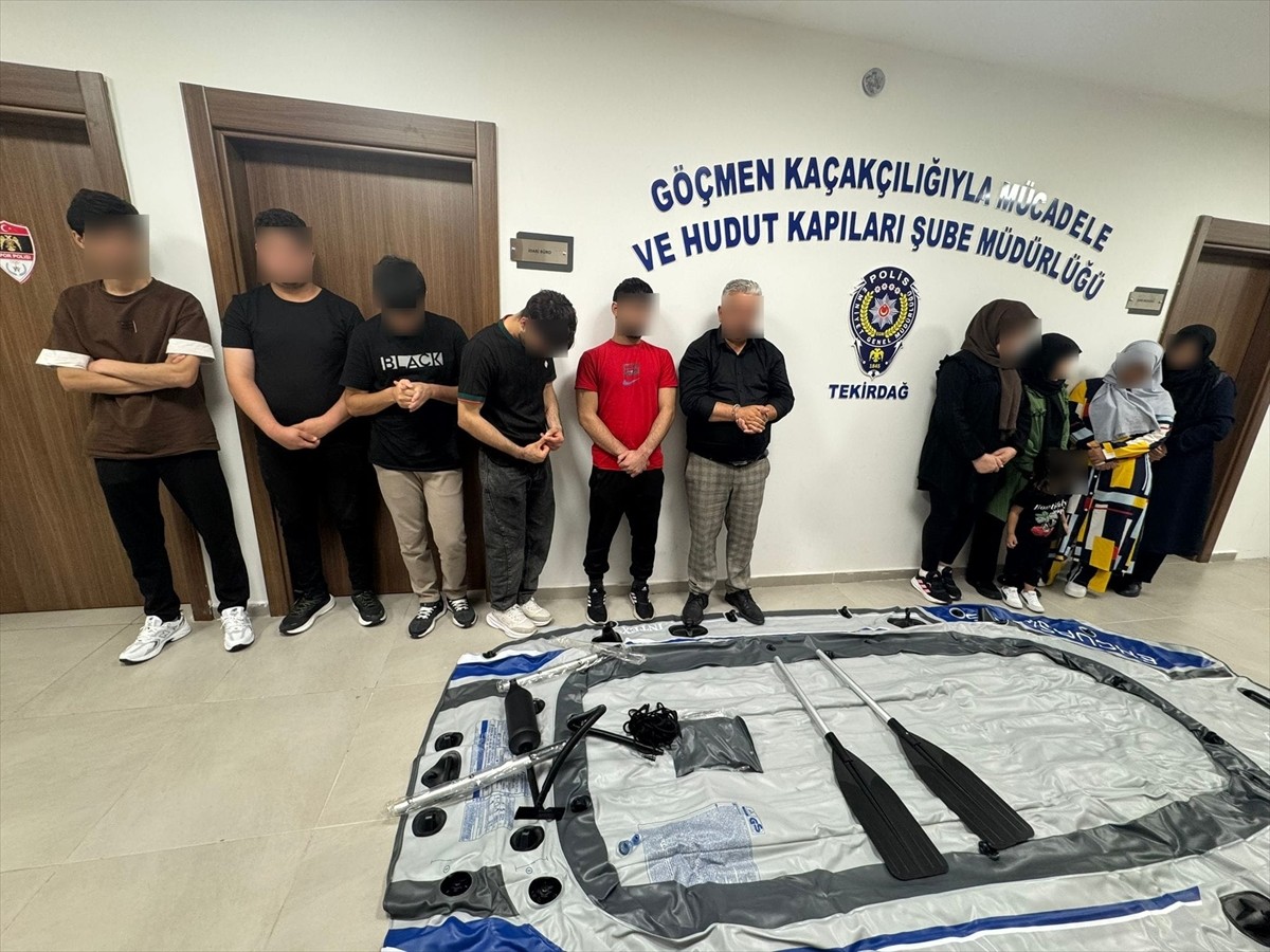 Tekirdağ'da yasa dışı yollarla yurda giren 15 düzensiz göçmen yakalandı.