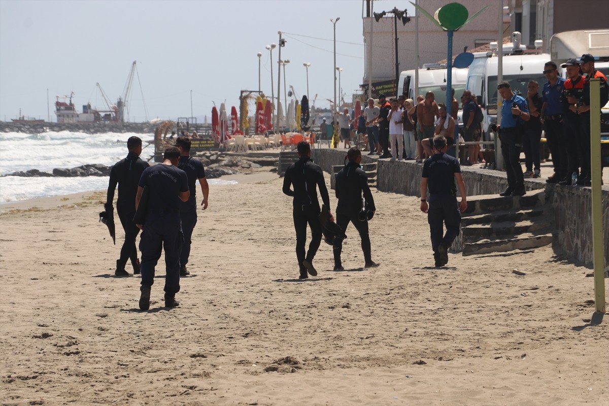  Tekirdağ'ın Süleymanpaşa ilçesinde denizde kaybolan kişiyi arama çalışmaları 3. gününde devam...