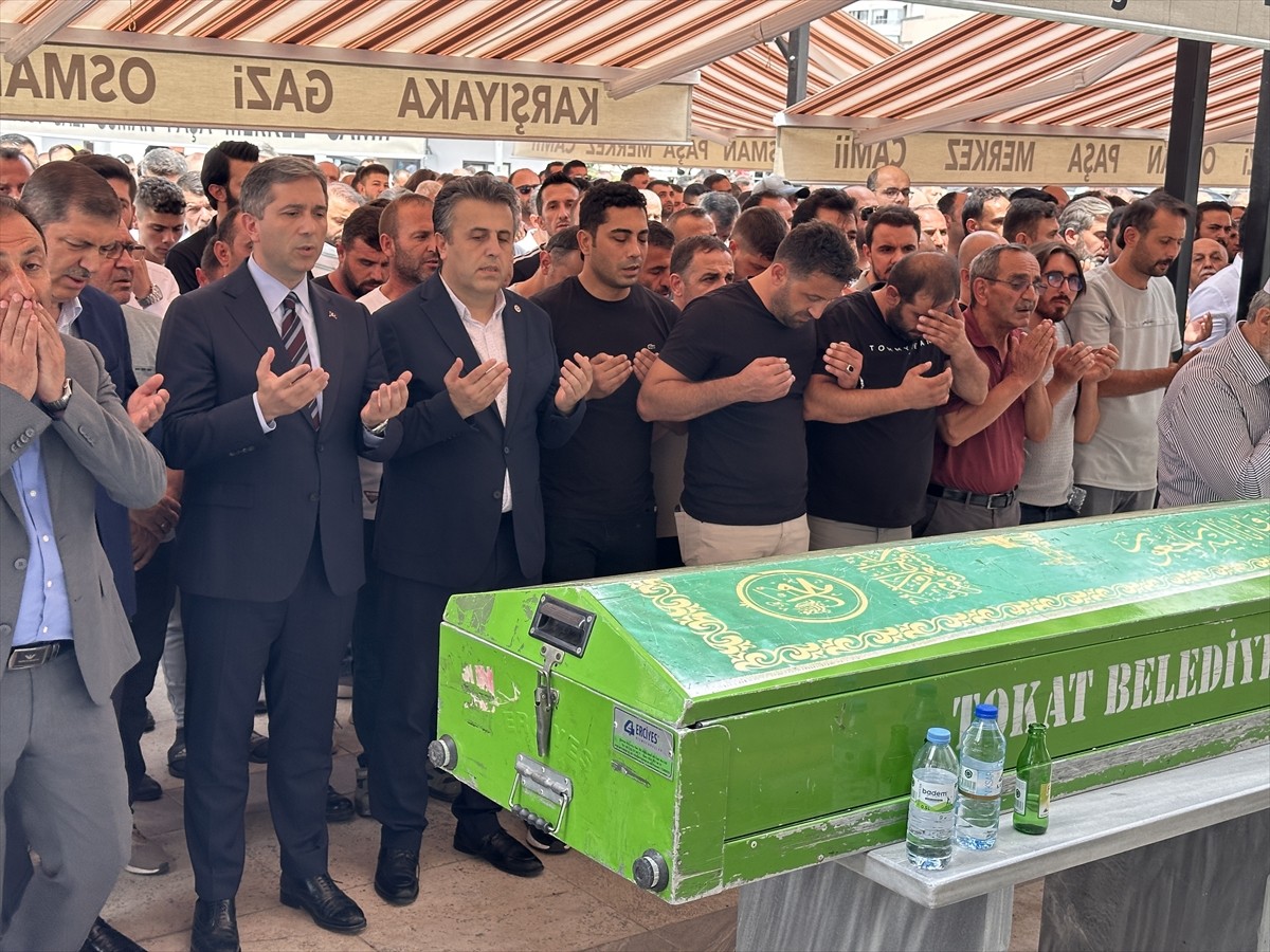 Tokat'ta motosiklet ile otomobilin çarpışması sonucu yaşamını yitiren Cengiz Albay ve eşi Muazzez...