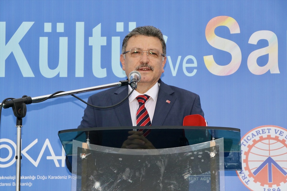 Trabzon'da, 17 ilden 100 kadın kooperatifinin katılımıyla düzenlenen "Karadeniz Kültür ve Sanat...