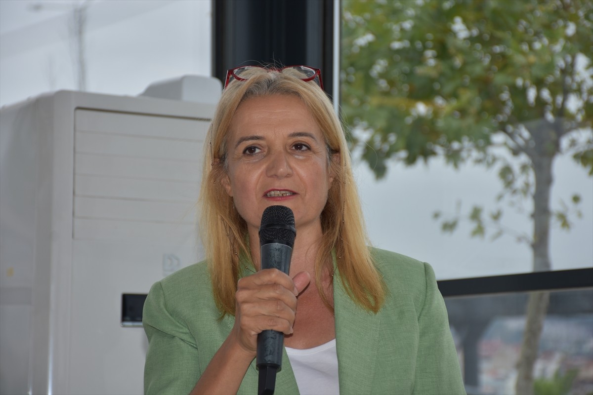 Trabzon'da, Lösemi ve Engelli Gönüllüleri Derneğince hazırlanan "Engelsiz Annelerimiz İstihdamla...