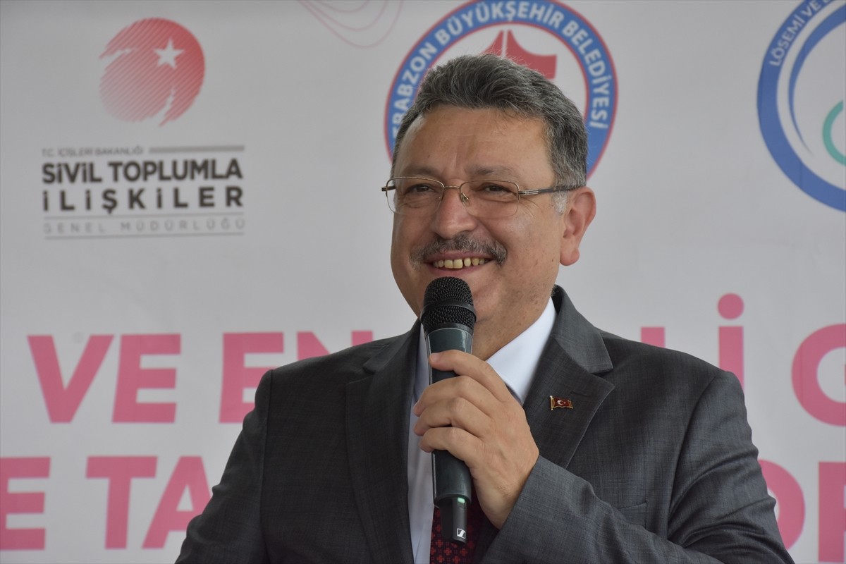 Trabzon'da, Lösemi ve Engelli Gönüllüleri Derneğince hazırlanan "Engelsiz Annelerimiz İstihdamla...