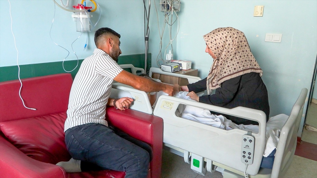 Trabzon'un Araklı ilçesinde yaşayan ve doğduğunda sağ ventrikül hipoplazisi teşhisi konulan 5...