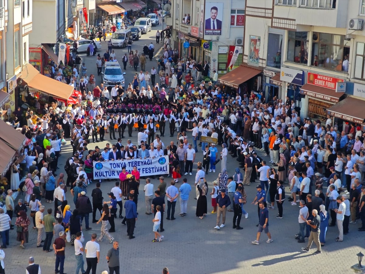 Trabzon'un Tonya ilçesinde bu yıl 22'ncisi düzenlenen "Tonya Tereyağı Kültür ve Sanat Festivali"...