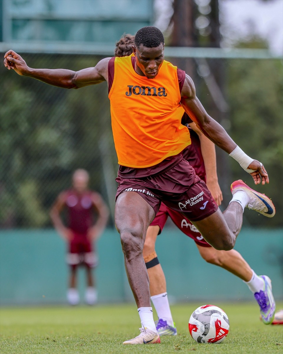 Trabzonspor, sezon hazırlıklarına Mehmet Ali Yılmaz Tesisleri'nde devam etti. Antrenmanı öncesinde...