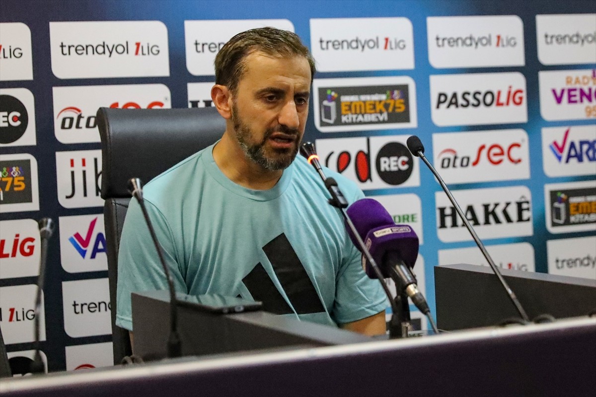 Trendyol 1. Lig'in 2. haftasında konuk ettiği Erzurumspor FK ile 2-2 berabere kalan Amed Sportif...