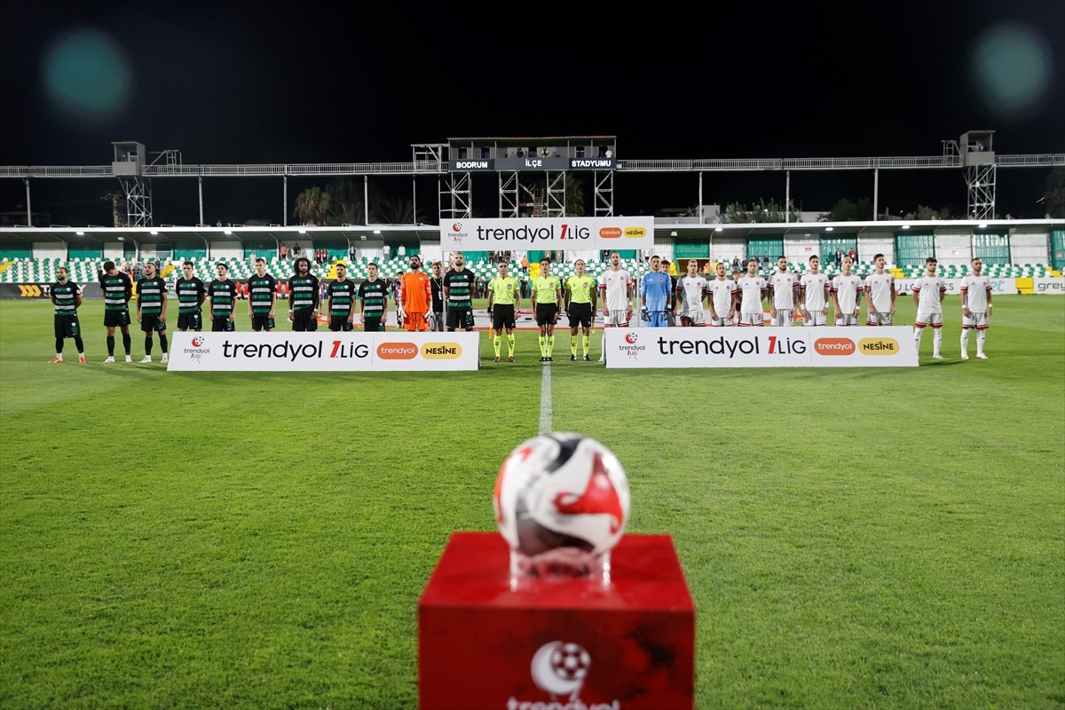 Trendyol 1. Lig'in ikinci haftasında Serikspor ile Eminevim Ümraniyespor Bodrum İlçe Stadyumu'nda...