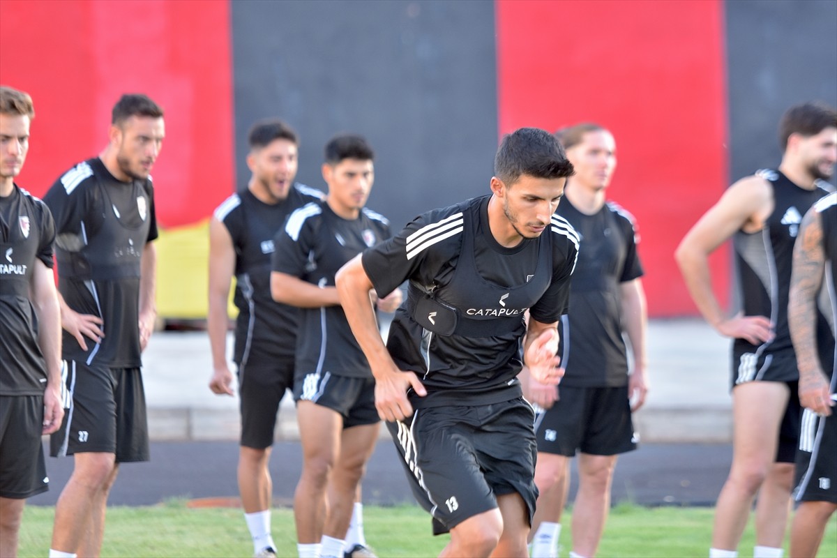 Trendyol 1. Lig'in yeni takımlarından İmaj Altyapı Vanspor, iyi başladığı sezonda başarı grafiğini...