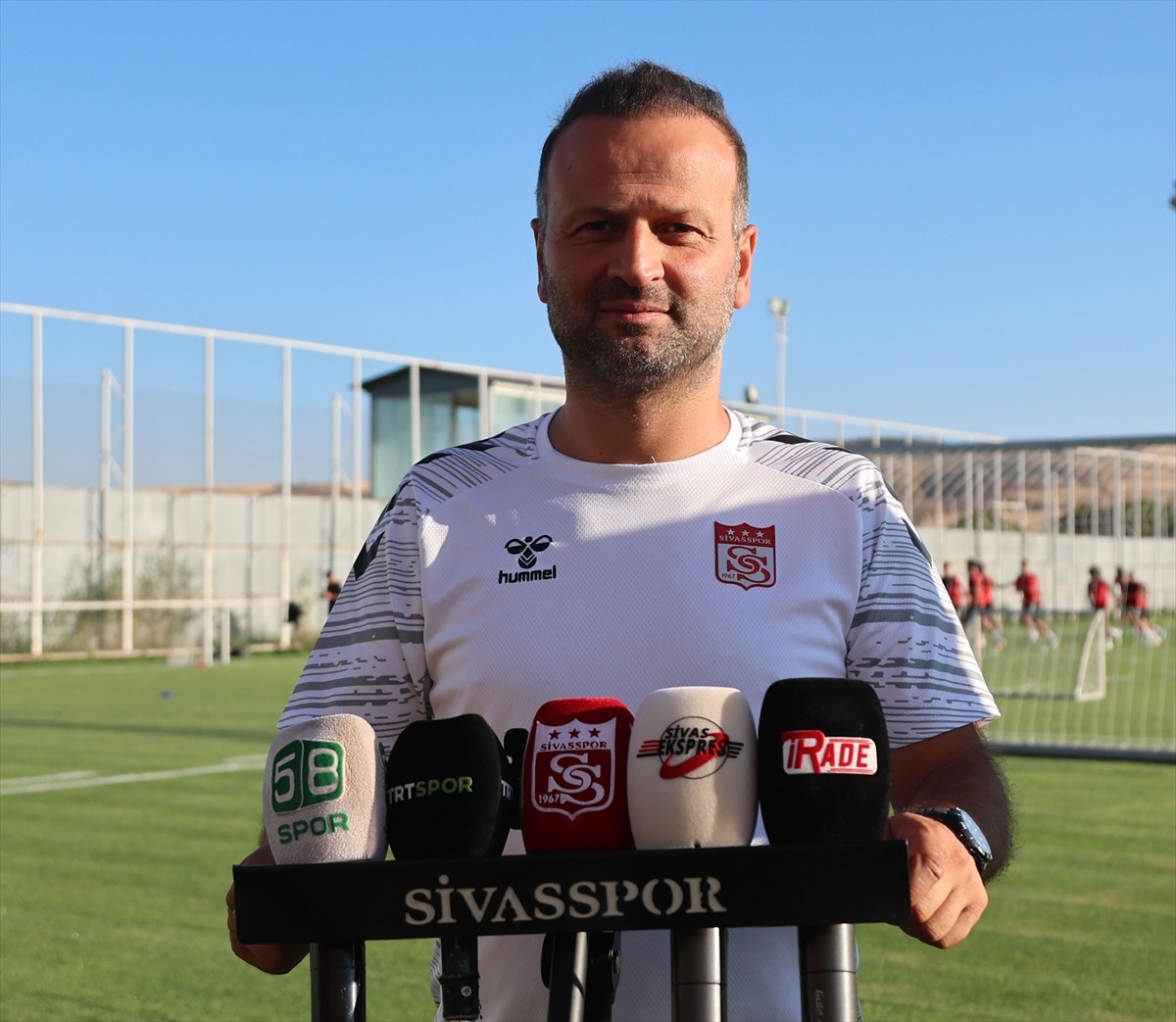 Trendyol 1. Lig ekiplerinden Sivasspor'un teknik direktörü Osman Zeki Korkmaz, kulüp...