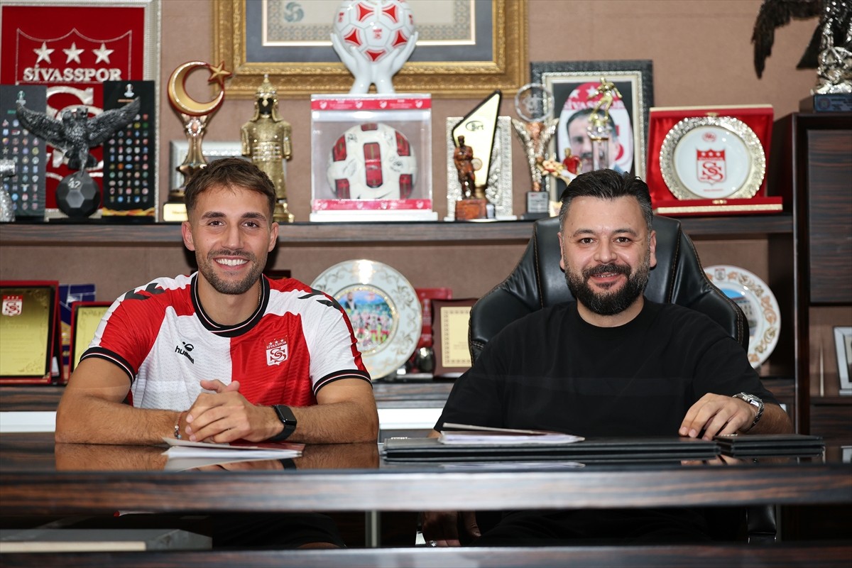 Trendyol 1. Lig ekiplerinden Sivasspor, stoper Okan Erdoğan'ı renklerine bağladı. Sivas'a gelen...