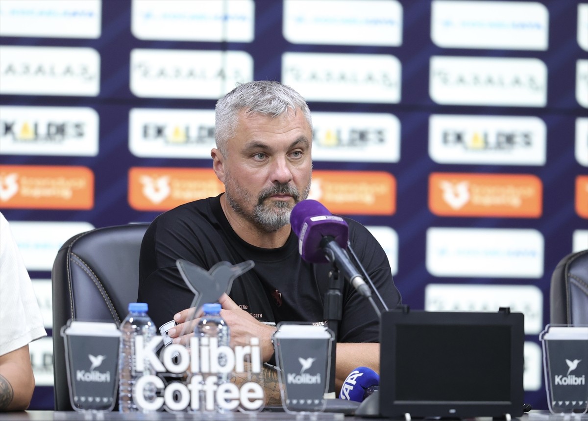 Trendyol Süper Lig'in 2. haftasında deplasmanda Kocaelispor'u 1-0 yenen Samsunspor'un teknik...