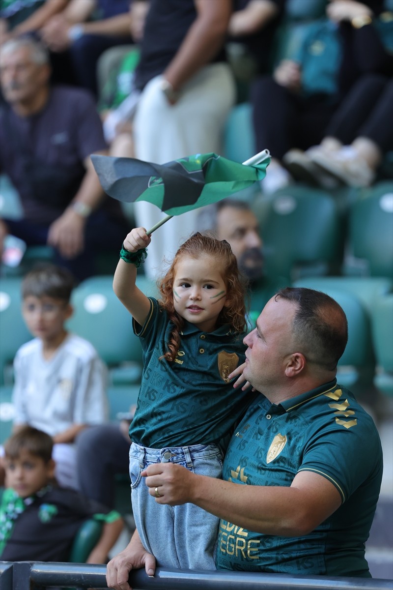 Trendyol Süper Lig'in ikinci haftasında Kocaelispor ile Samsunspor A.Ş, Kocaeli Stadyumu'nda...