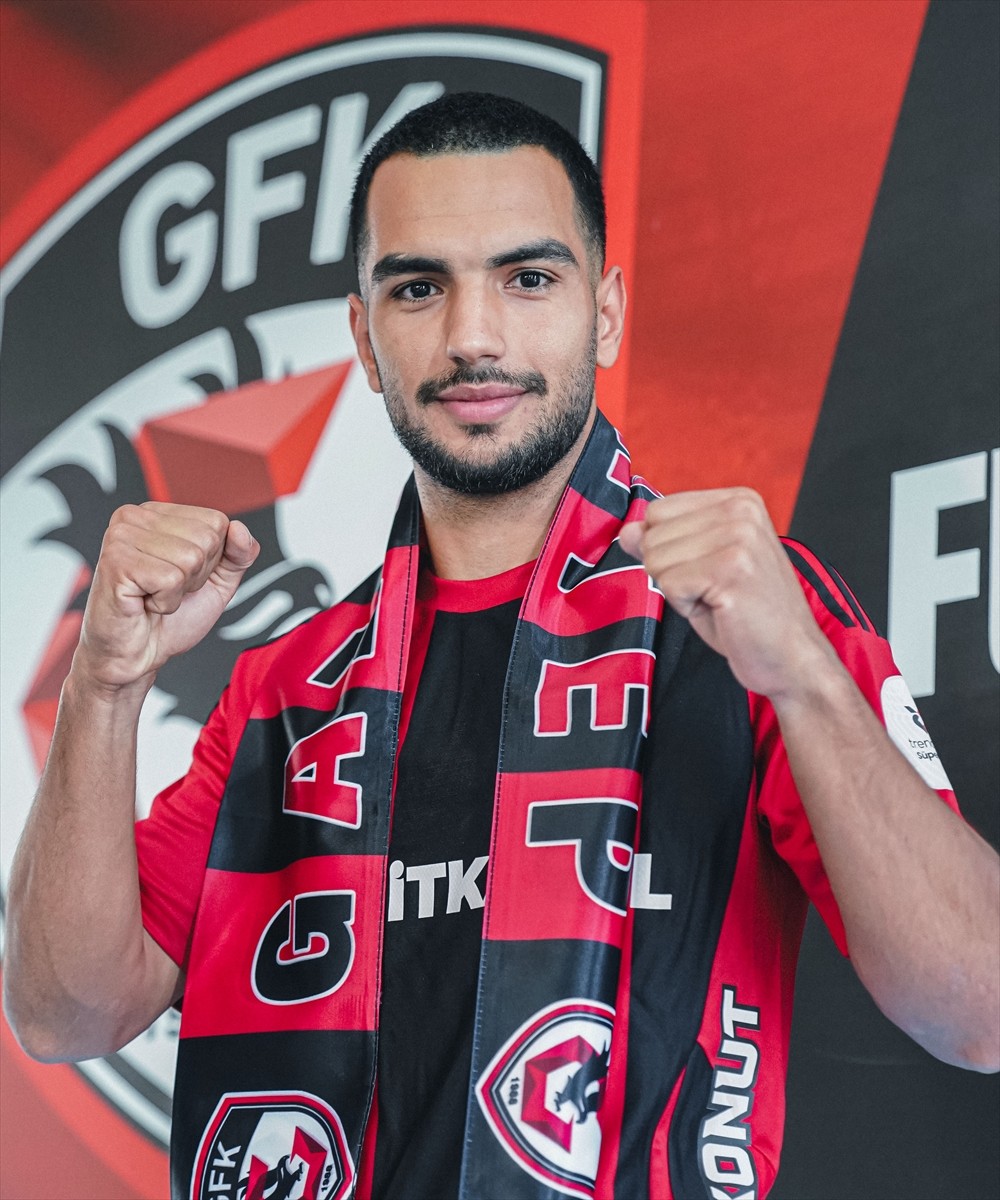 Trendyol Süper Lig ekiplerinden Gaziantep FK, tecrübeli ortasaha oyuncusu Melih Kabasakal ile...