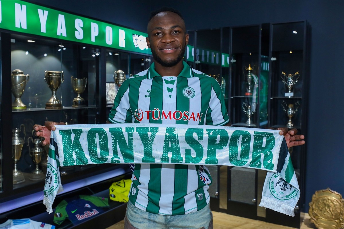 Trendyol Süper Lig ekiplerinden Konyaspor, Demokratik Kongolu futbolcu Jackson Muleka'yı kadrosuna...