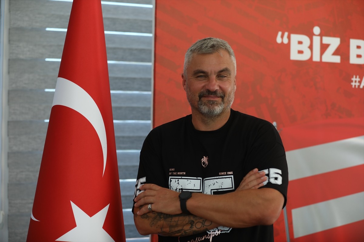 Trendyol Süper Lig ekiplerinden Samsunspor'da teknik direktör Thomas Reis, Nuri Asan Tesisleri'nde...