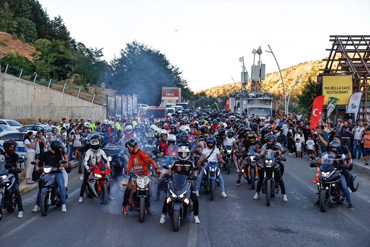 Tunceli'de, MamekiFest etkinlikleri kapsamında Munzur Vadisi Milli Parkı'nda motosiklet turu...