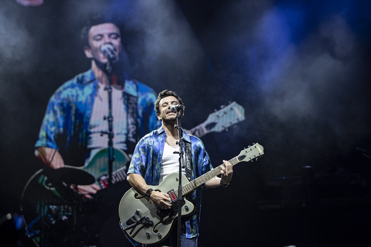 Tunceli’de düzenlenen Mameki Fest etkinlikleri kapsamında şarkıcı Buray (fotoğrafta) ve müzisyen...