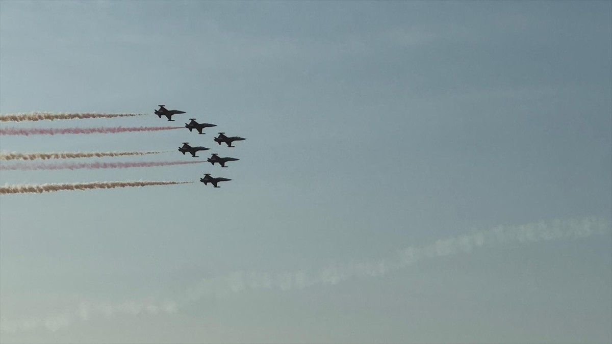 Türk Hava Kuvvetlerinin akrobasi timi Türk Yıldızları, şehit Hava Pilot Yüzbaşı Burak Gençcelep...
