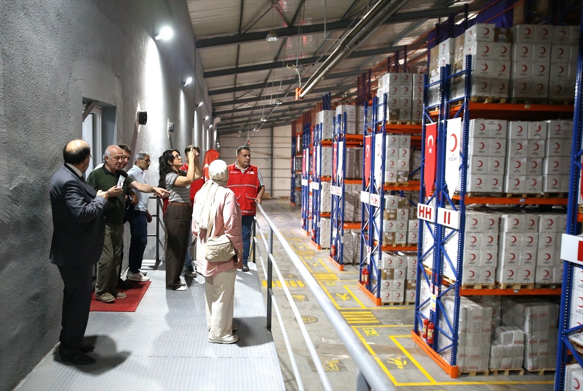 Türk Kızılay, Erzurum'daki 10 bin metrekarelik alanda yer alan Bölge Lojistik Merkezi'nin...