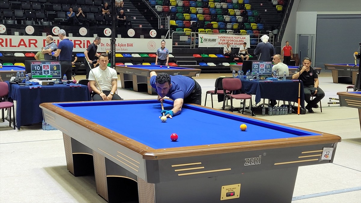 Türkiye Bilardo Federasyonu tarafından düzenlenen Türkiye 3 Bant Bilardo Şampiyonası'nın ikinci...