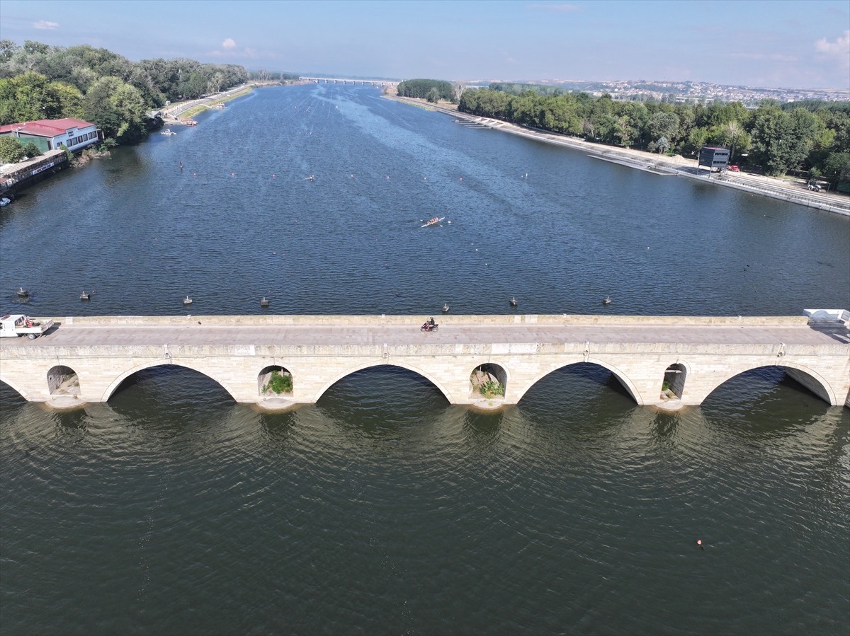 Türkiye Kürek Federasyonu tarafından Meriç Nehri'nde düzenlenecek Gençler Türkiye Kürek...