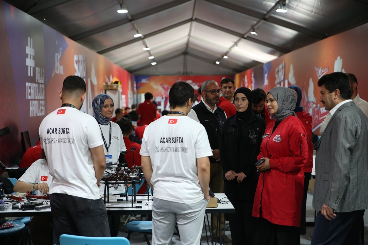 Türkiye Teknoloji Takımı Vakfı (T3 Vakfı) Yönetim Kurulu Başkanı Dr. Elvan Kuzucu Hıdır (sağda)...