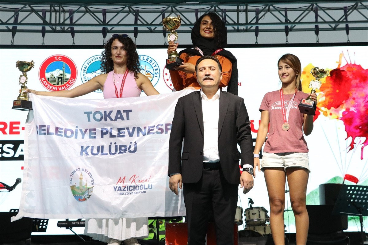 Türkiye Yamaç Paraşütü Şampiyonası ve Dünya Kupası Ön Eleme Şampiyonası Kayseri'de sona erdi. 8...