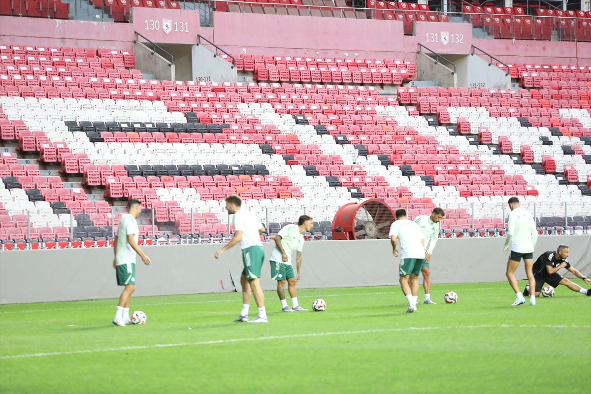 UEFA Avrupa Ligi play-off turu rövanş maçında yarın Samsunspor'a konuk olacak Panathinaikos...