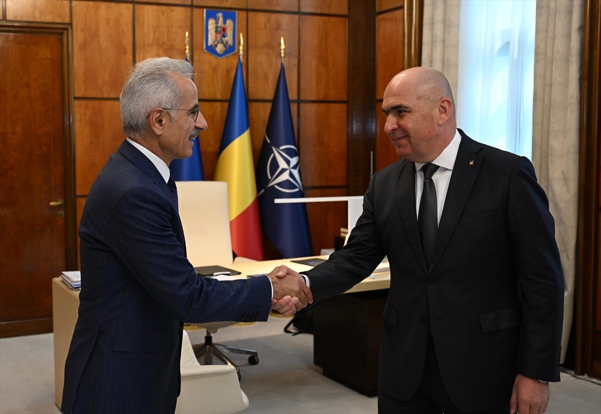 Ulaştırma ve Altyapı Bakanı Abdulkadir Uraloğlu, Bükreş'te gerçekleştirdiği temaslarında, Romanya...