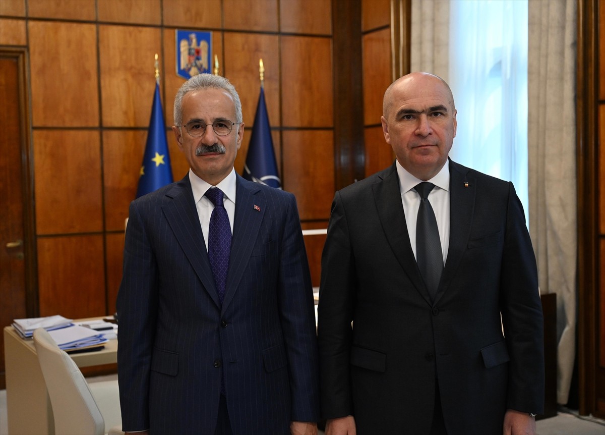 Ulaştırma ve Altyapı Bakanı Abdulkadir Uraloğlu, Bükreş'te gerçekleştirdiği temaslarında, Romanya...